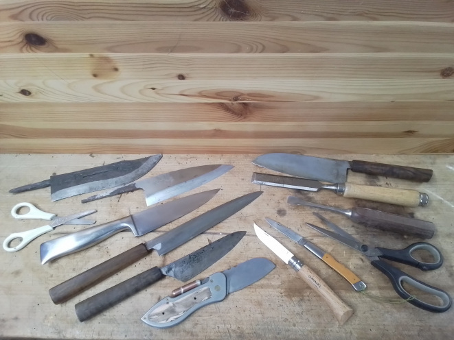 Drehunterlagen/Tray`s für Zigarettendreher!! Durchdachte unterlagen aus schönen Hölzern. Mit schönen Lasergravuren oder Pur.. Tray`s mit 1, 2, oder 3 Fächern in verschiedenen Größen.. Lasergravuren... Wie und Was gewünscht wird..