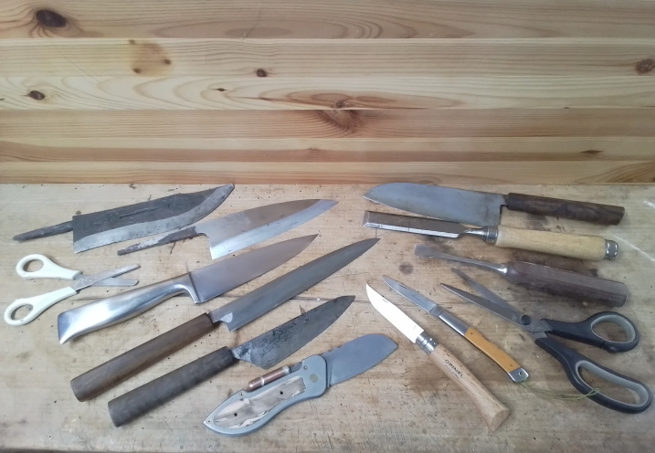 Drehunterlagen/Tray`s für Zigarettendreher!! Durchdachte unterlagen aus schönen Hölzern. Mit schönen Lasergravuren oder Pur.. Tray`s mit 1, 2, oder 3 Fächern in verschiedenen Größen.. Lasergravuren... Wie und Was gewünscht wird..